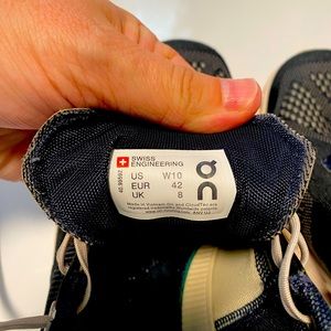 On Running Womens tennis shoes